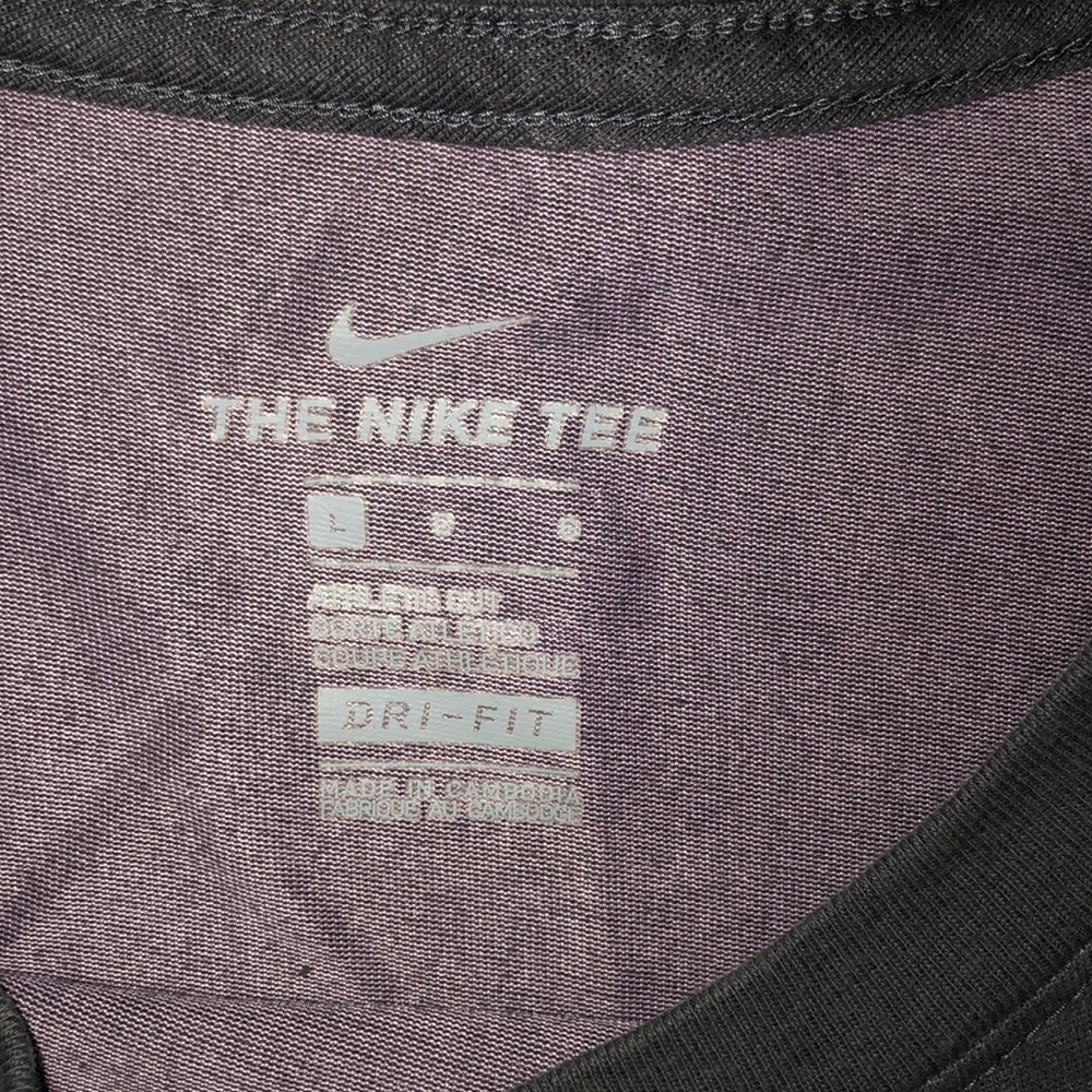 Women’s Nike tee - Picture 4 of 5